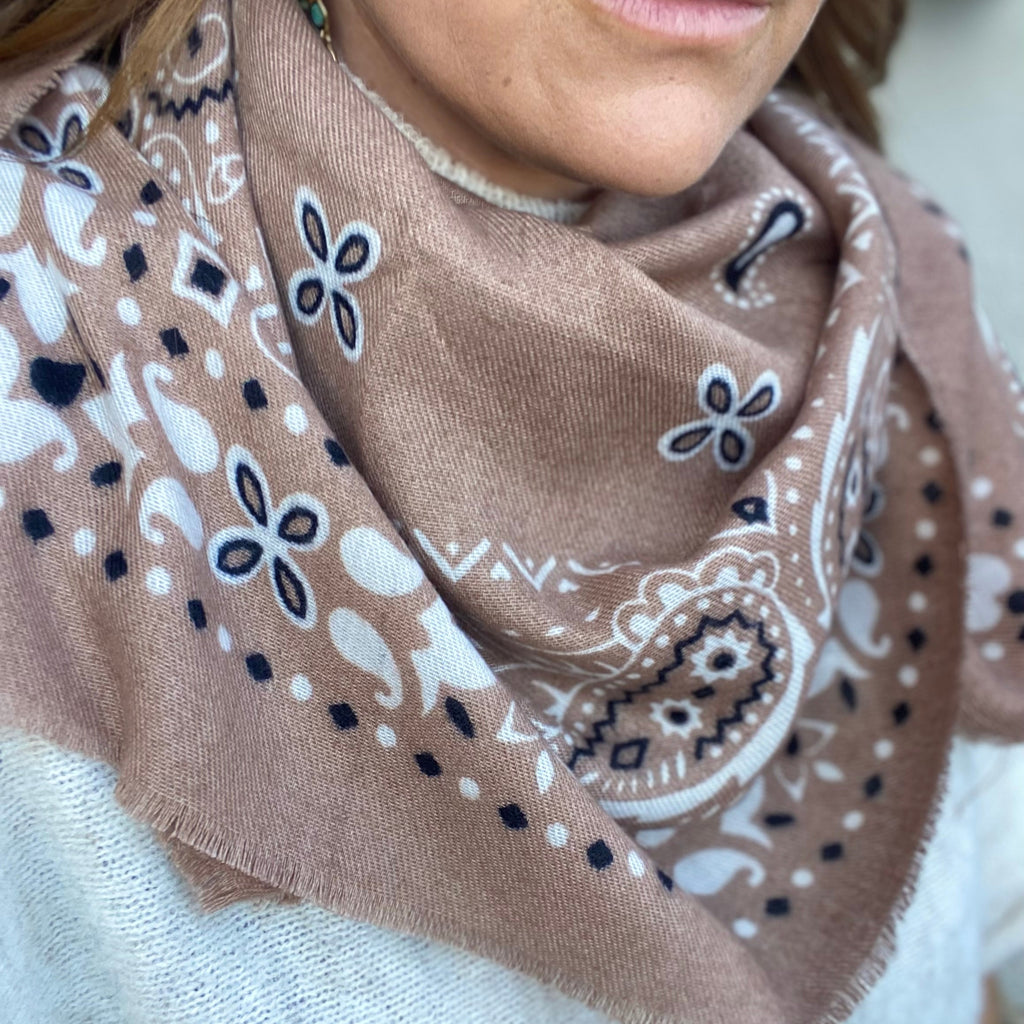 Foulard Paisley Rose Poudré Blanc Noir