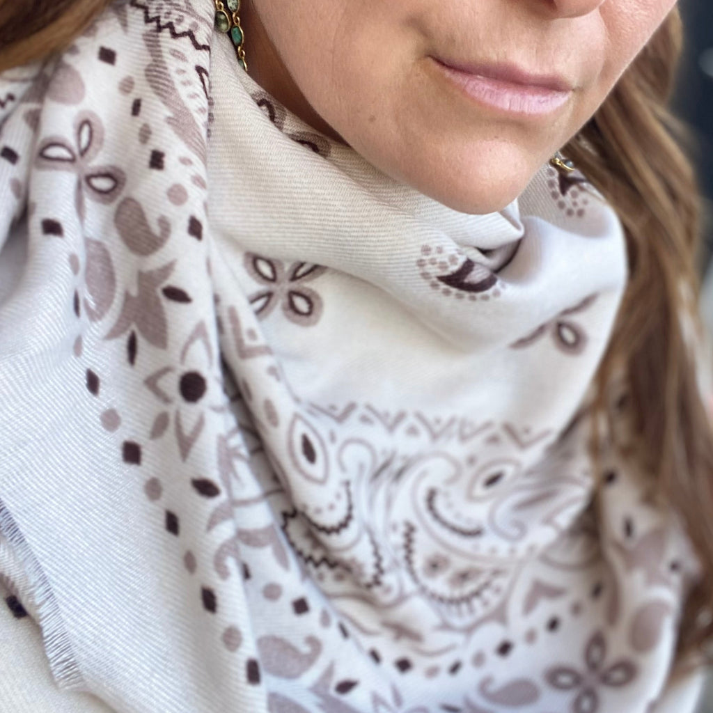 Foulard Paisley Blanc Gris Taupe