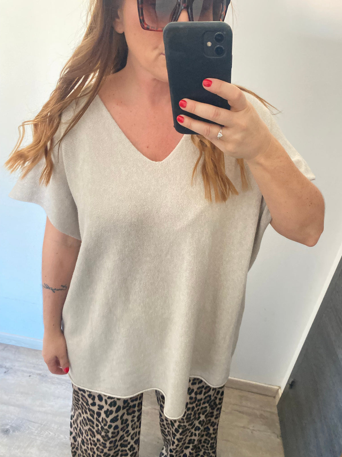 Top maille col V beige manches courtes oversize