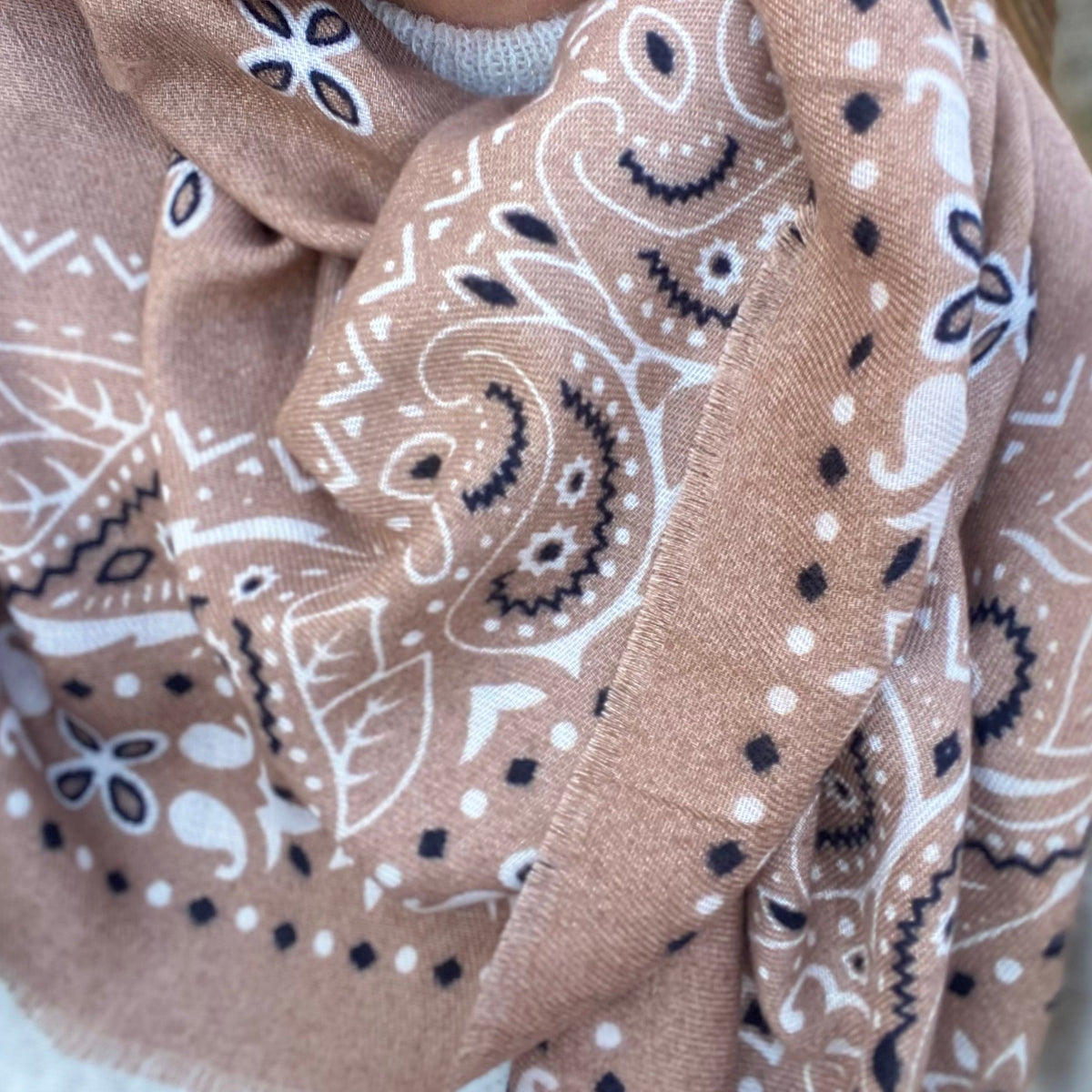 Foulard Paisley Rose Poudré Blanc Noir