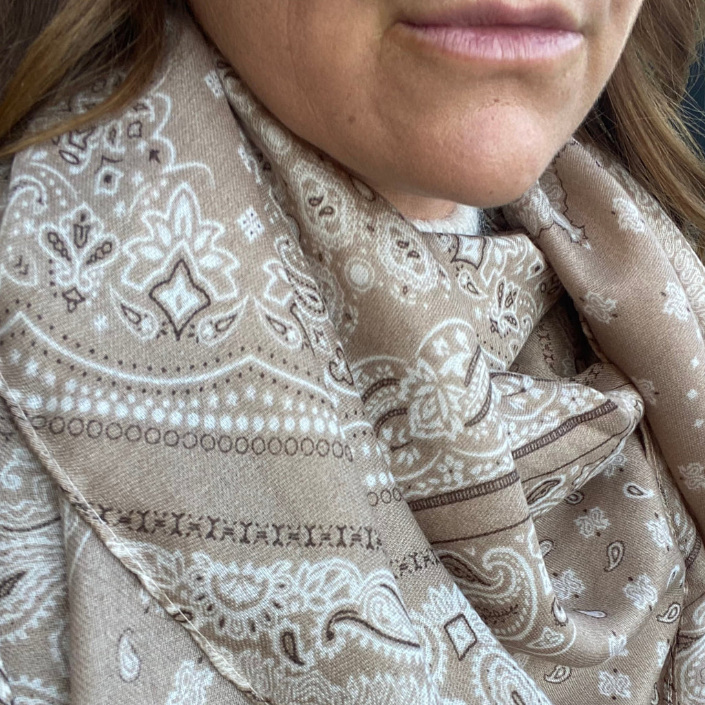 Foulard Paisley Beige Sable Blanc