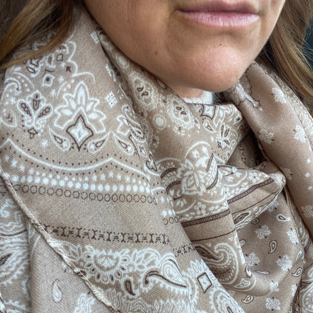 Foulard Paisley Beige Sable Blanc