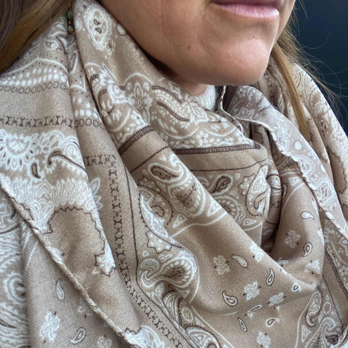 Foulard Paisley Beige Sable Blanc